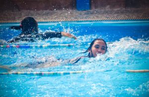 girl-street-photography-water-leisure-blue-1434991-pxhere.com