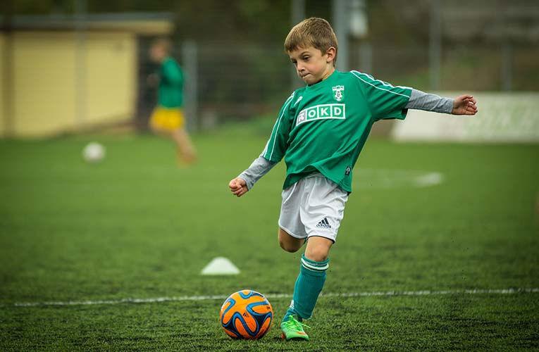 play-green-soccer-child-football-player-757702-pxhere.com